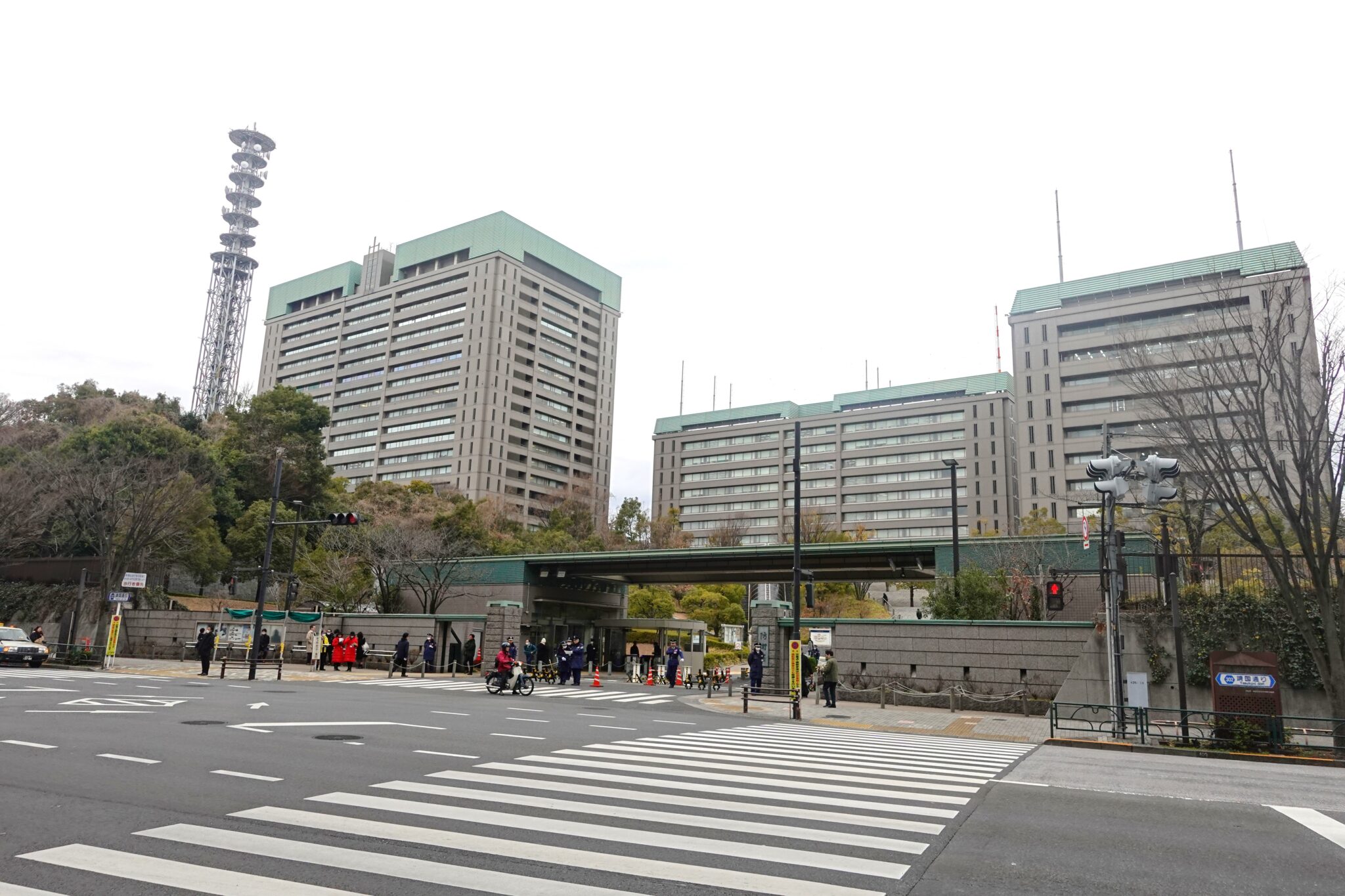 (62) Visit the site of Yukio Mishima's suicide and the Ichigaya ...