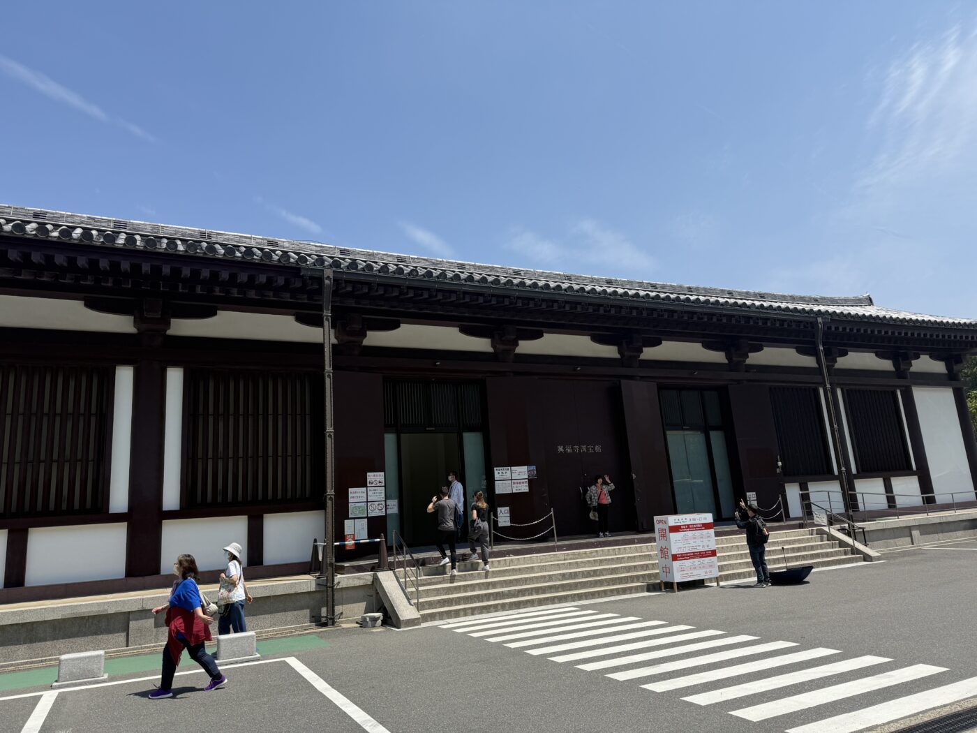興福寺国宝　千手観音菩薩立像